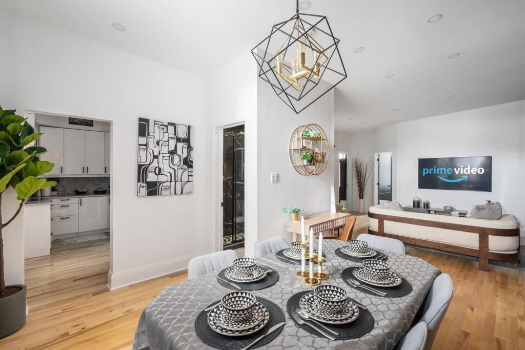 Downtown Luxe: Metro, King Bed, Parking, Sleeps 6 Appartement *